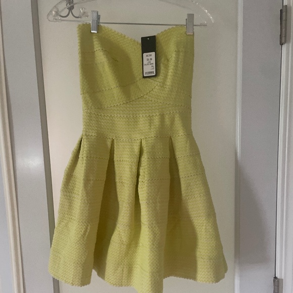 Akira Lime green scalloped Bandage dress NWT - Picture 2 of 3
